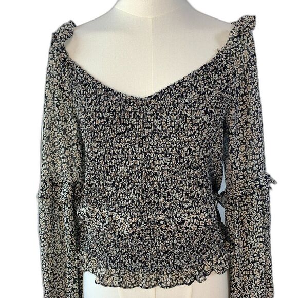 ASTR the Label Black and White Ditsy Floral Smocked Peasant Blouse Size L - Picture 1 of 8